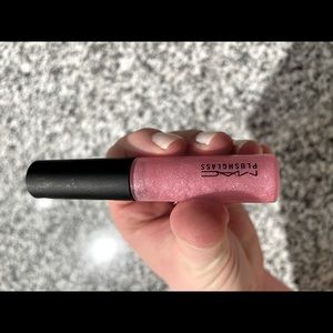 MAC gloss “bountiful”